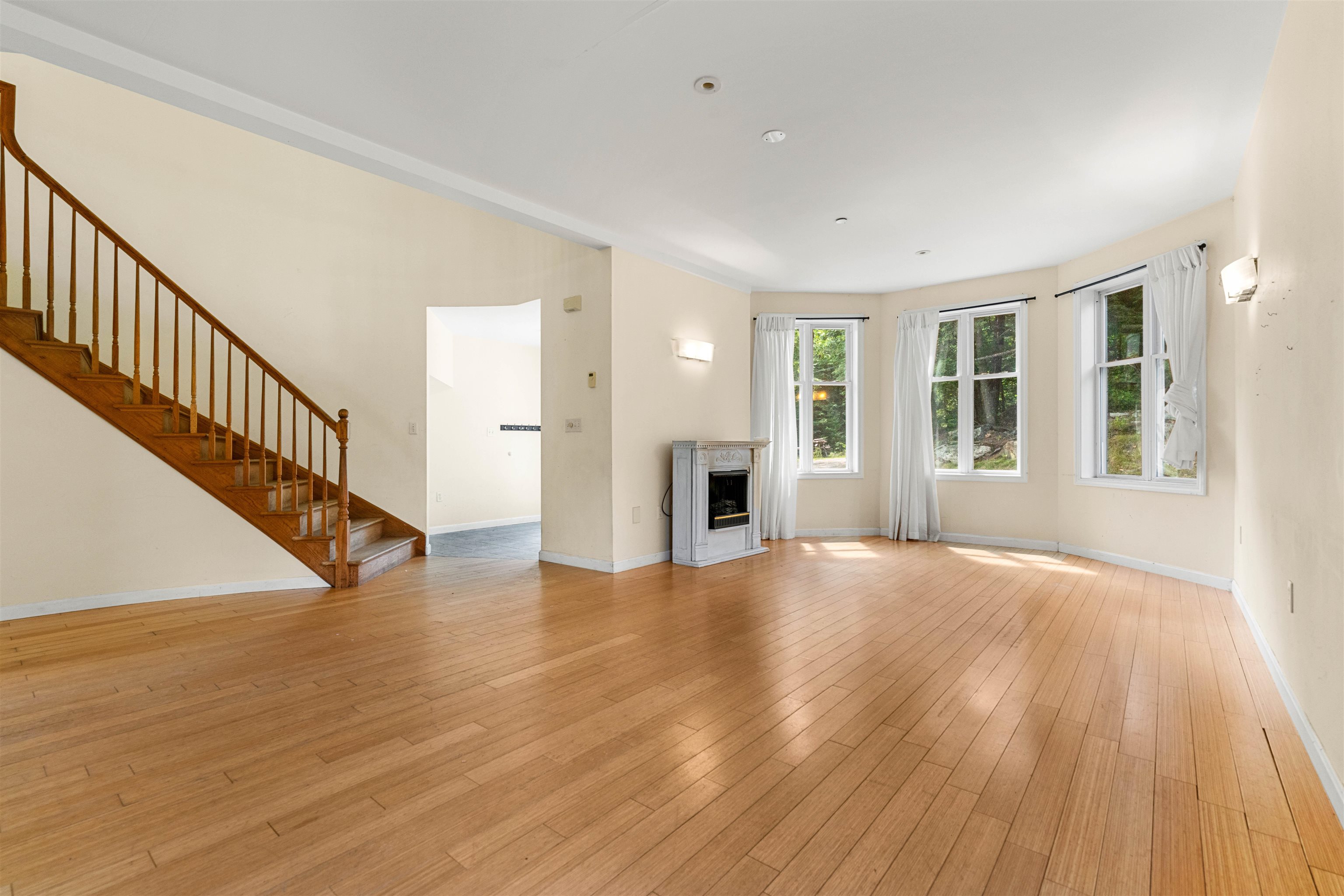 Dunbarton, New Hampshire, 03046, United States, 4 Bedrooms Bedrooms, ,3 BathroomsBathrooms,Residential,For Sale,1916855