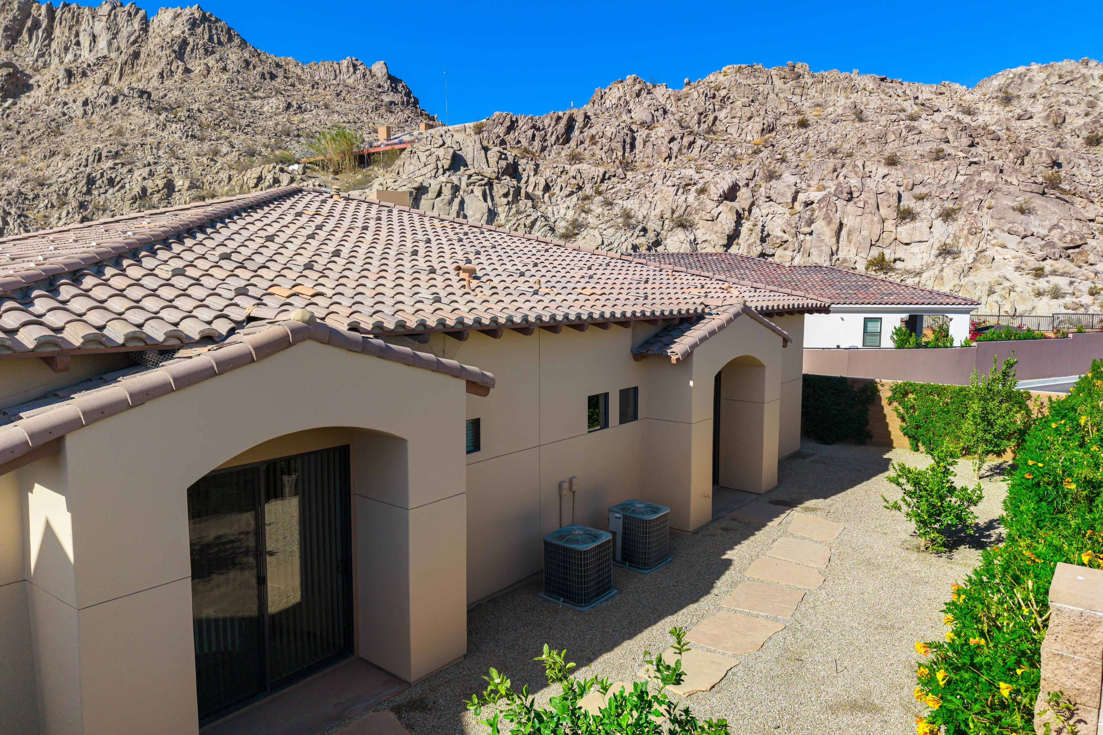  South Facing Gated La Quinta Pool Home - 物件實景