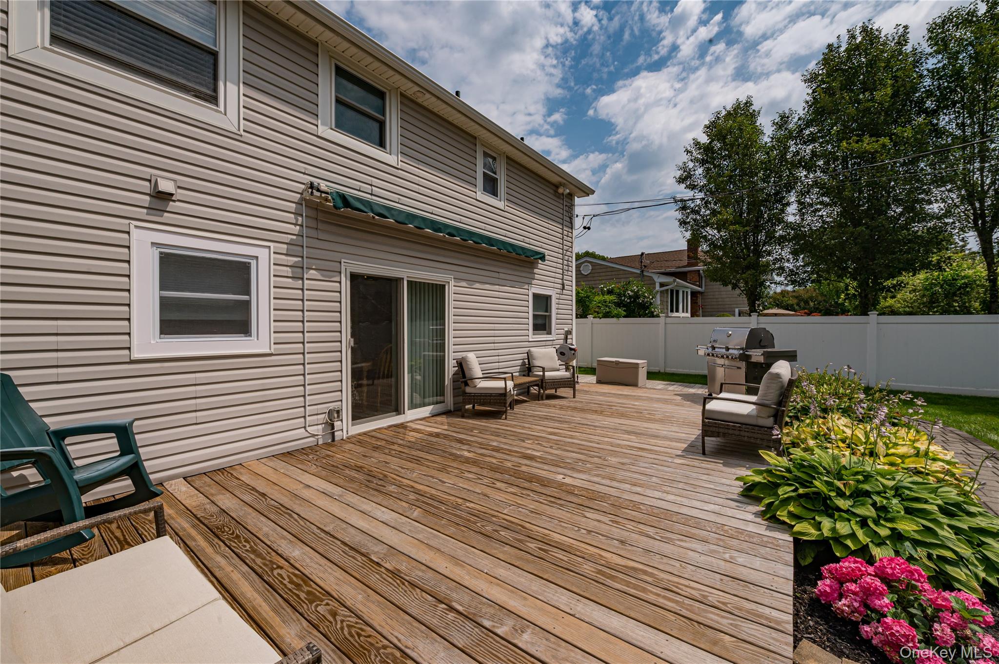  16 Sussex Lane, Lake Grove, NY, 11755 - 物件實景