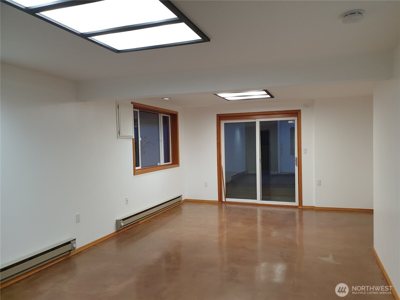 Kirkland, Washington, 98034, United States, 4 Bedrooms Bedrooms, ,3 BathroomsBathrooms,Residential,For Sale,1975566