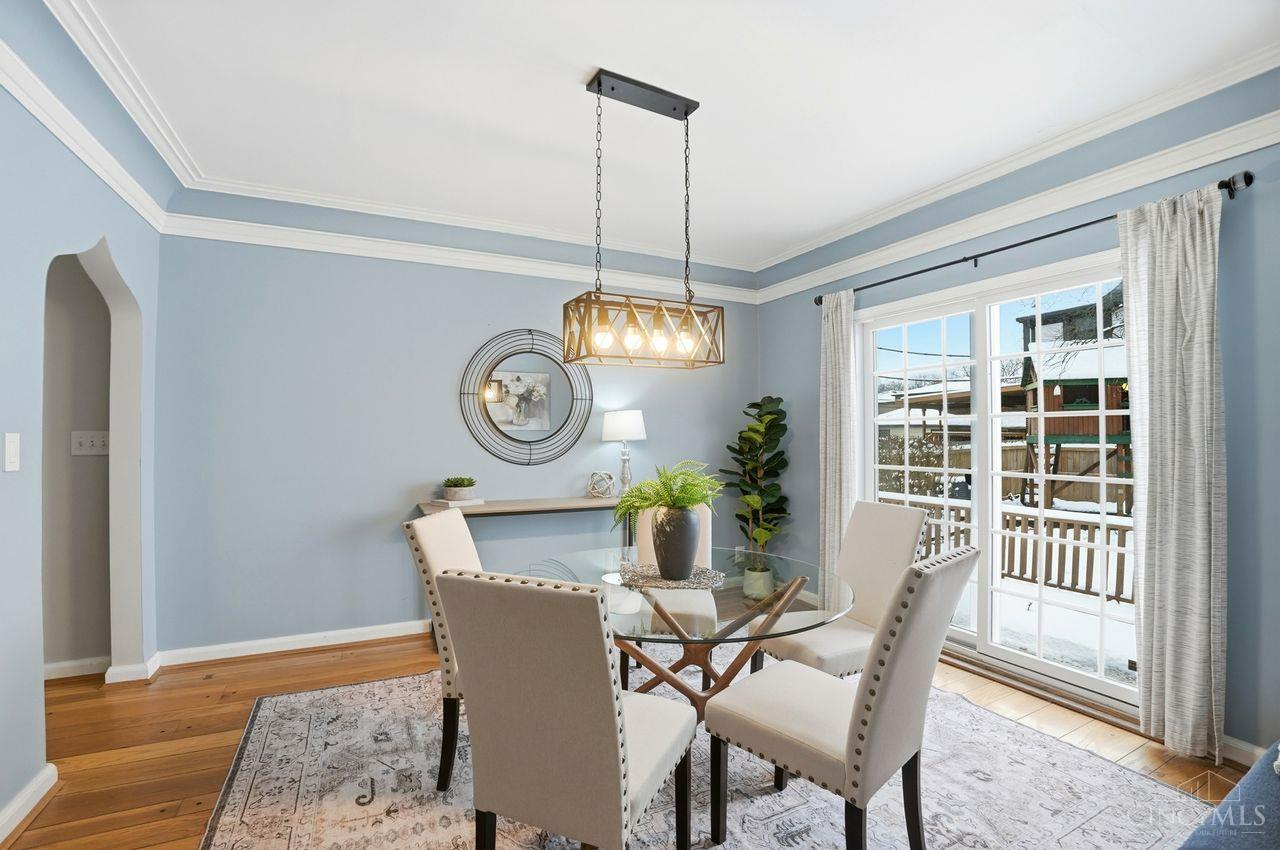 Cincinnati, Ohio, 45209, United States, 3 Bedrooms Bedrooms, ,4 BathroomsBathrooms,Residential,For Sale,2003338