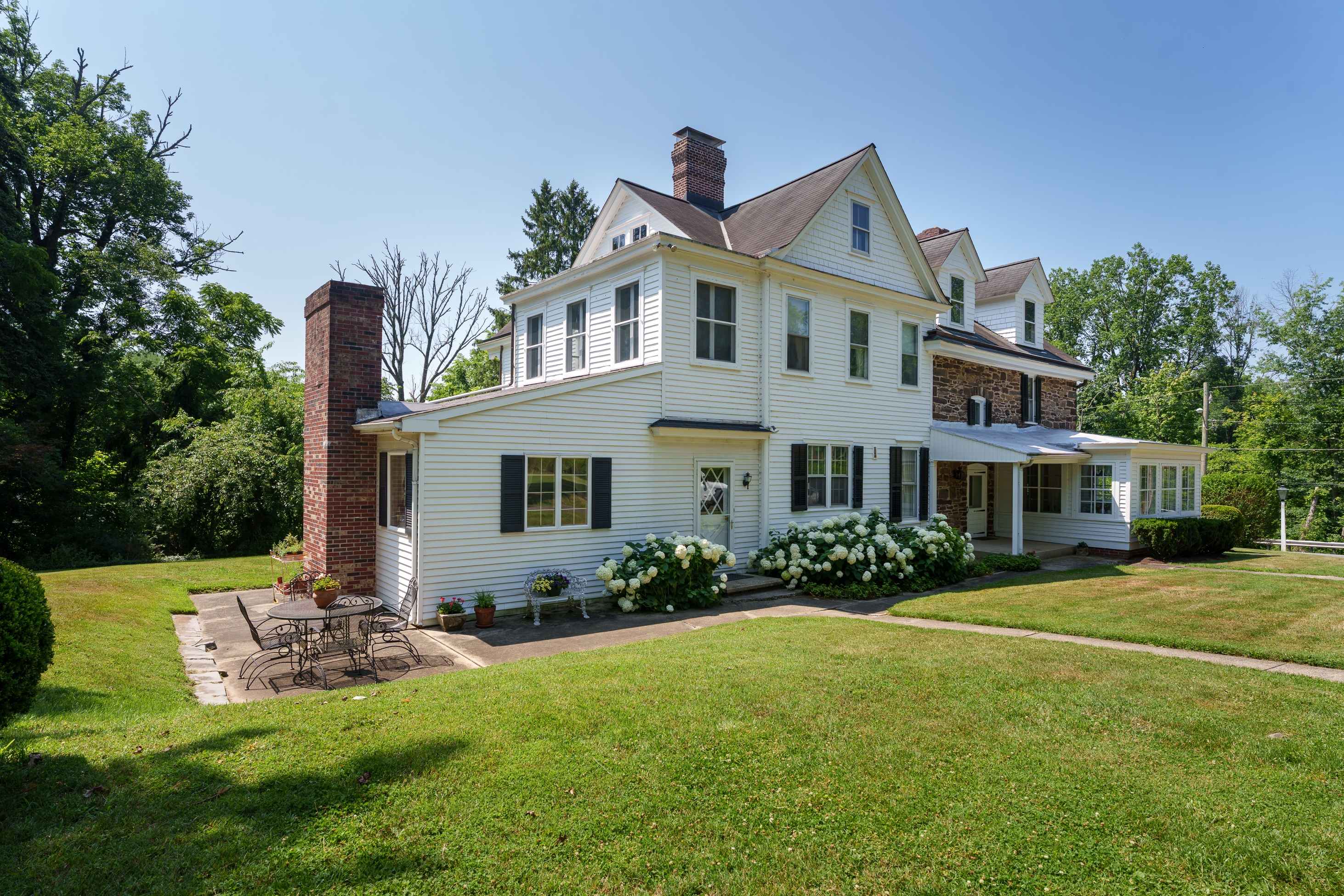  Historic Elegance Meets Everyday Living on Two Beautiful Acres - 物件實景