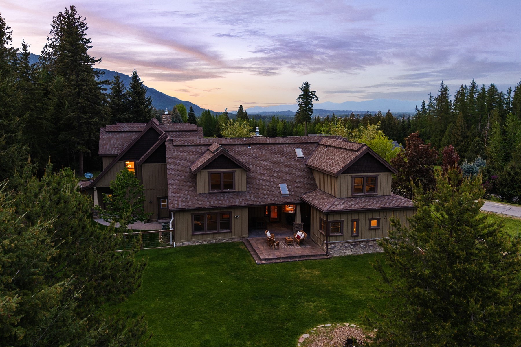  Custom Northwest Masterpiece - 物件實景