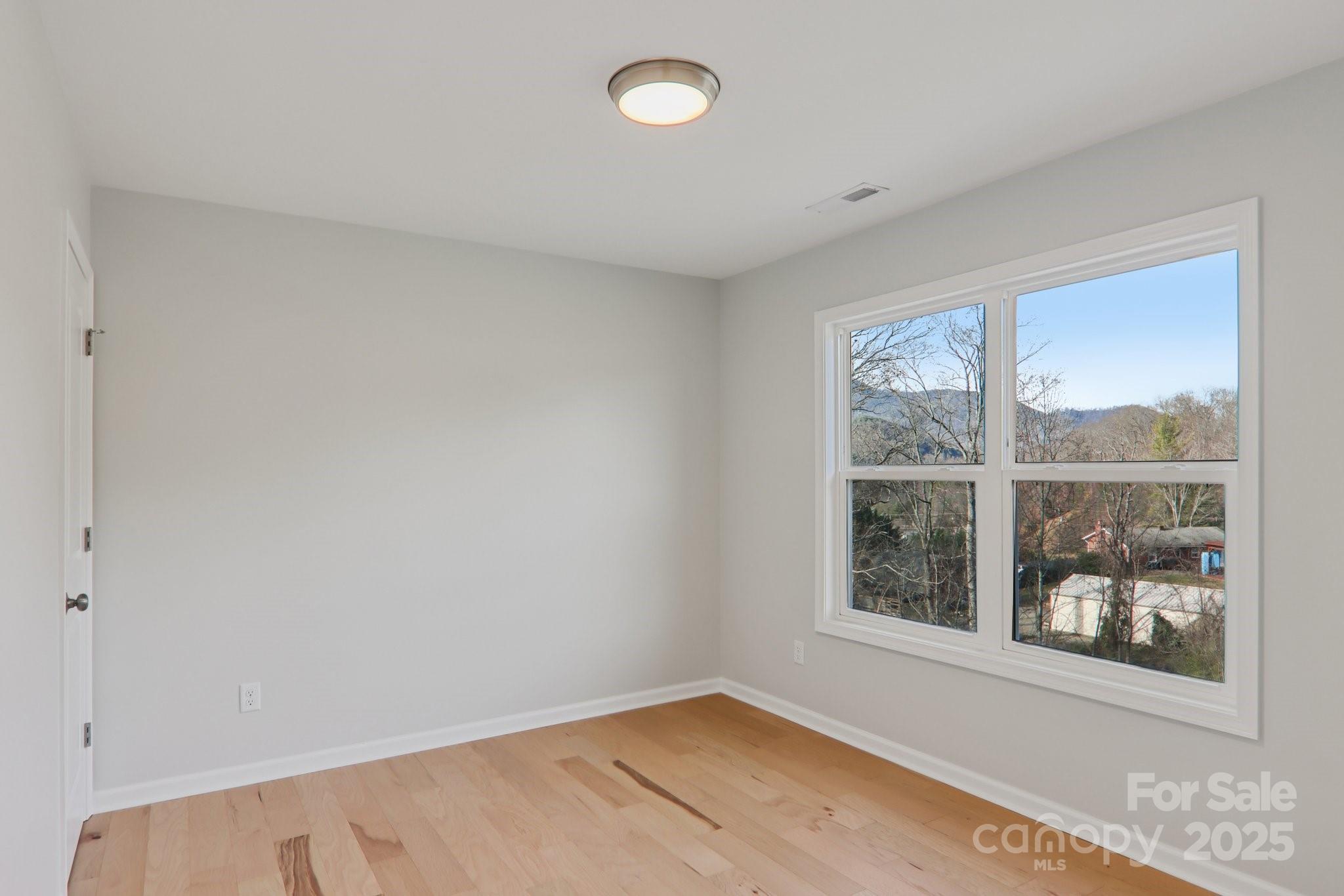 Candler, North Carolina, 28715, United States, 3 Bedrooms Bedrooms, ,3 BathroomsBathrooms,Residential,For Sale,2002526