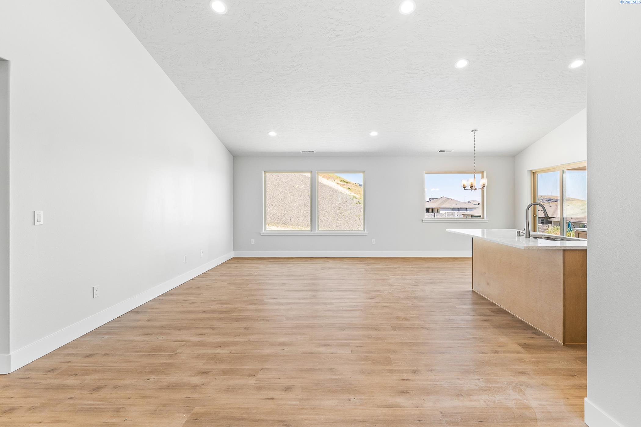 Kennewick, Washington, 99338, United States, 3 Bedrooms Bedrooms, ,1 BathroomBathrooms,Residential,For Sale,1803967