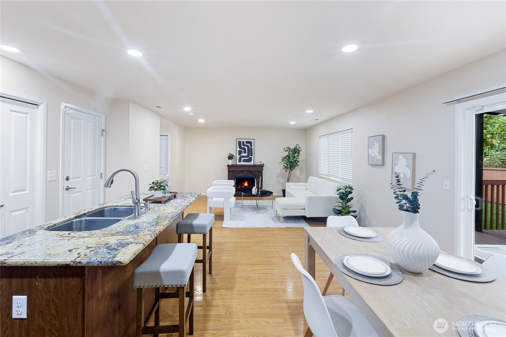 Kent, Washington, 98042, United States, 4 Bedrooms Bedrooms, ,3 BathroomsBathrooms,Residential,For Sale,1987043