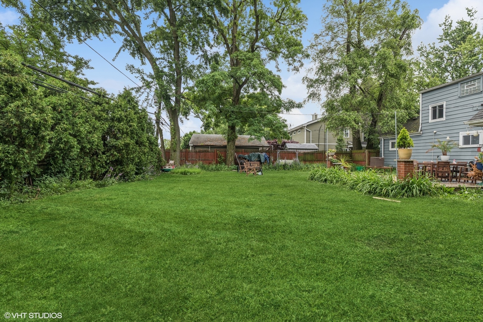 Glenview, Illinois, 60025, United States, 3 Bedrooms Bedrooms, ,2 BathroomsBathrooms,Residential,For Sale,1876560