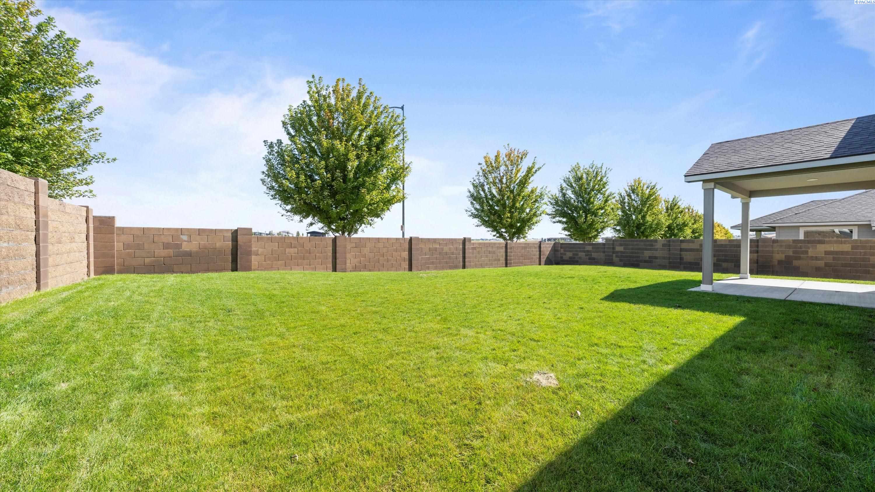 Richland, Washington, 99352, United States, 5 Bedrooms Bedrooms, ,3 BathroomsBathrooms,Residential,For Sale,1947439