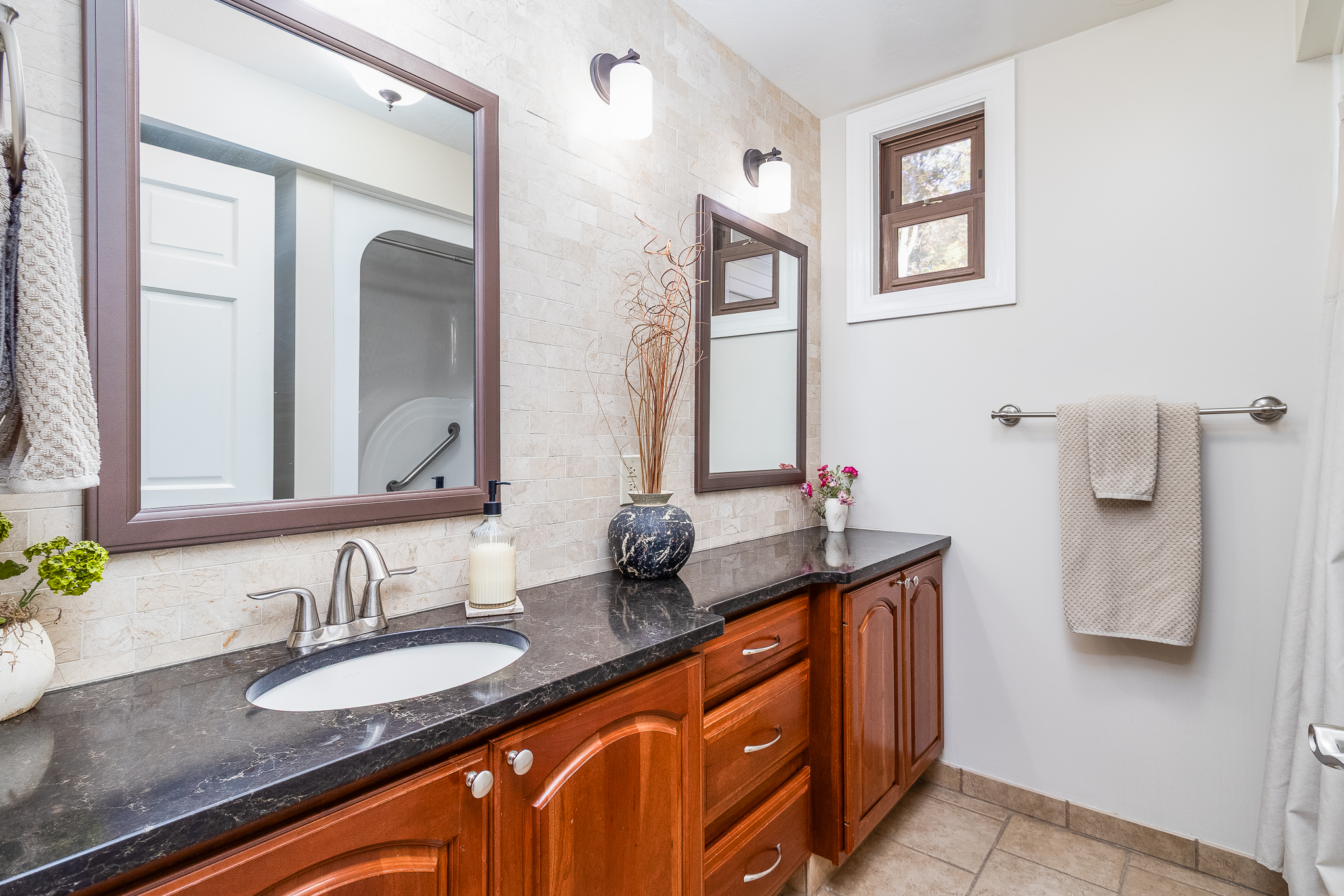 Charelston, Illinois, 61920, United States, 3 Bedrooms Bedrooms, ,3 BathroomsBathrooms,Residential,For Sale,1988576