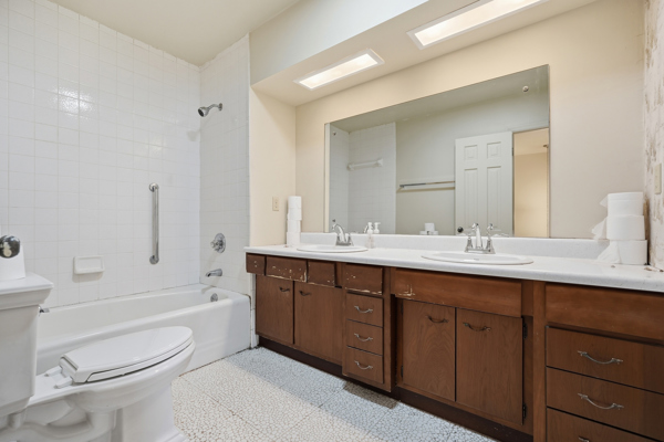 Middlesboro, Kentucky, 40965, United States, 3 Bedrooms Bedrooms, ,2 BathroomsBathrooms,Residential,For Sale,2012565