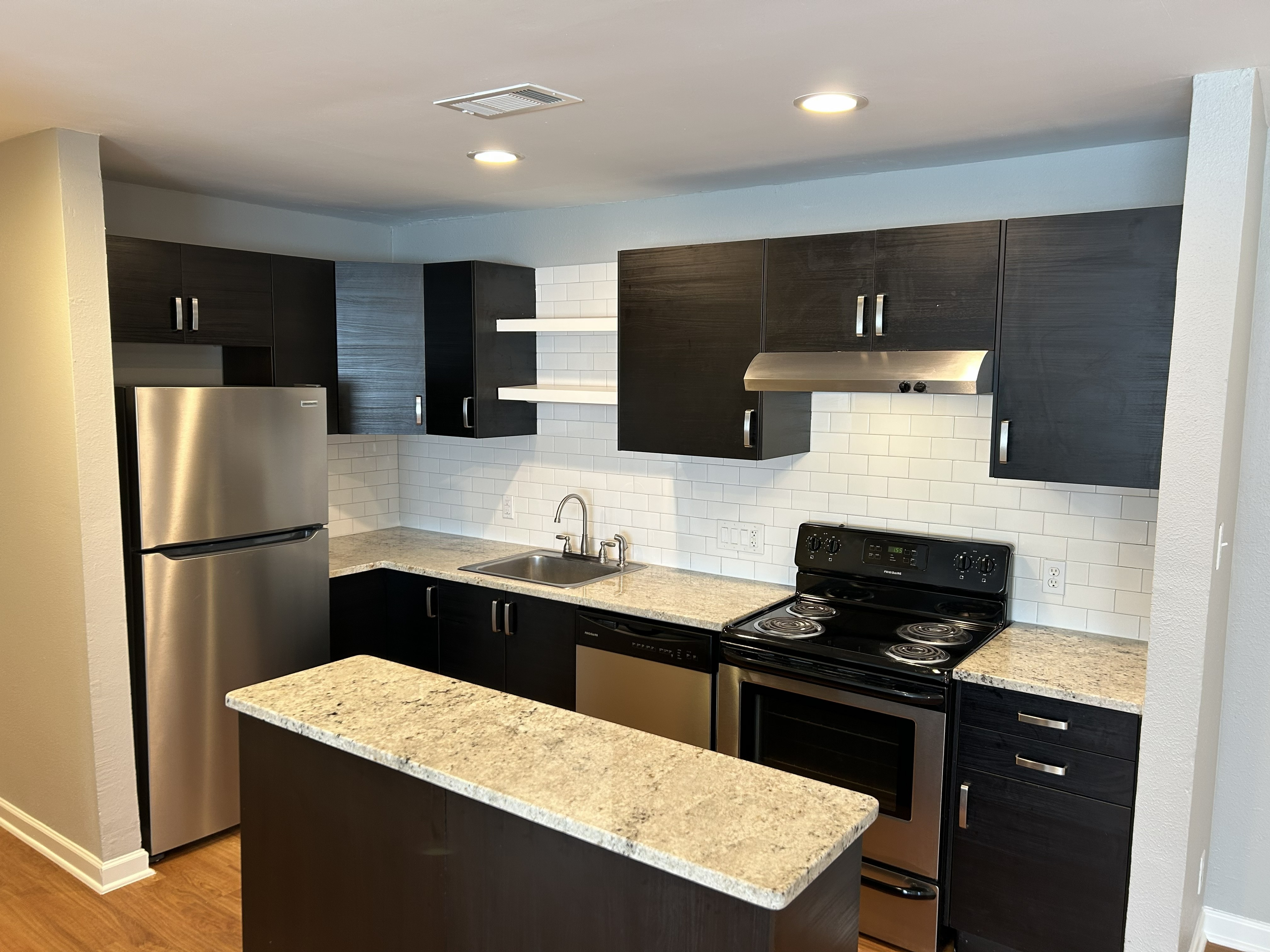  Turnkey Investment Property - 物件實景