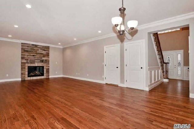 Ronkonkoma, New York, 11779, United States, 4 Bedrooms Bedrooms, ,3 BathroomsBathrooms,Residential,For Sale,1862278