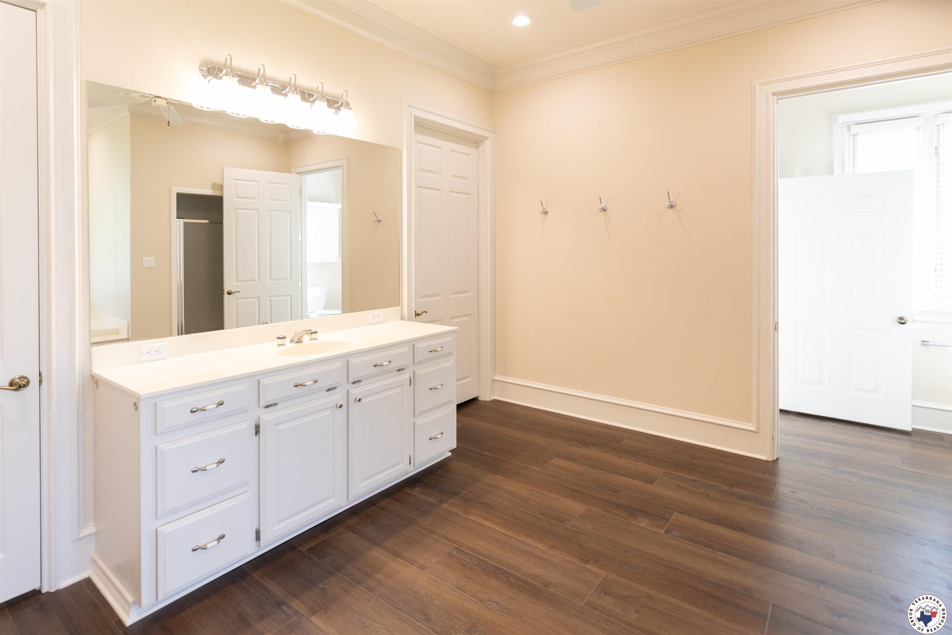 Texarkana, Texas, 75503, United States, 5 Bedrooms Bedrooms, ,8 BathroomsBathrooms,Residential,For Sale,1858016
