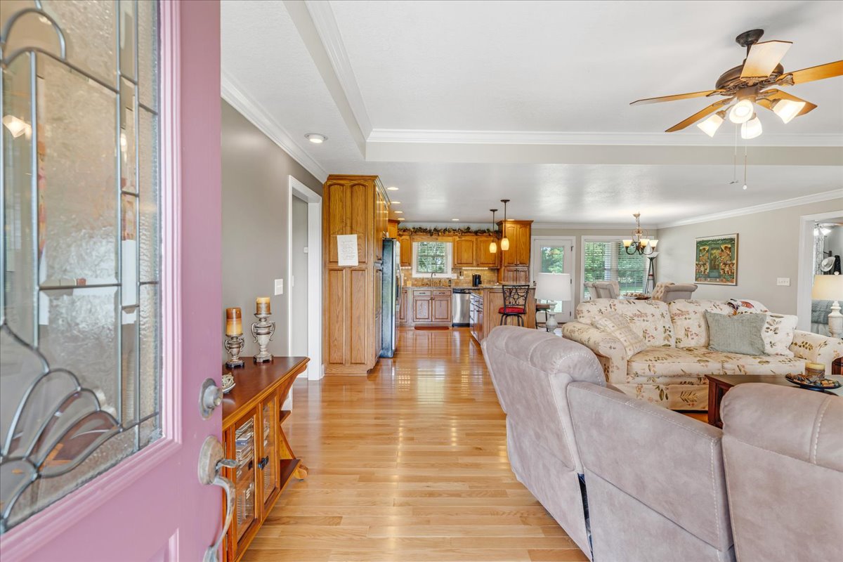 Winchester, Tennessee, 37398, United States, 4 Bedrooms Bedrooms, ,2 BathroomsBathrooms,Residential,For Sale,1921635