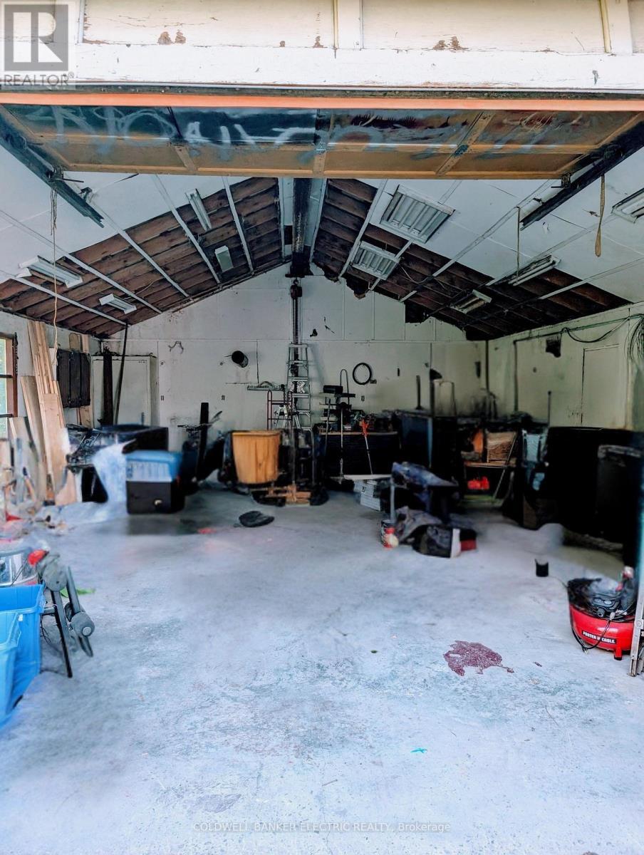 PRINCE EDWARD COUNTY (AMELIASBURG WARD), Ontario, K0K 1A0, CA, 5 Bedrooms Bedrooms, ,2 BathroomsBathrooms,Residential,For Sale,1867641