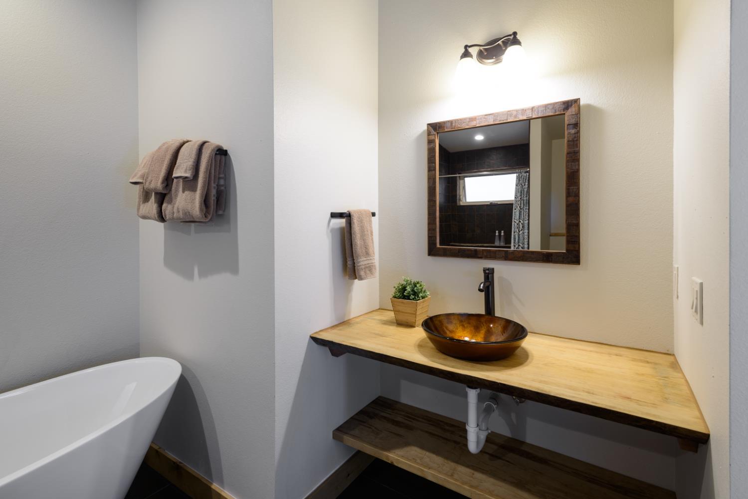 Yosemite West, California, 95389, United States, 2 Bedrooms Bedrooms, ,2 BathroomsBathrooms,Residential,For Sale,2005119