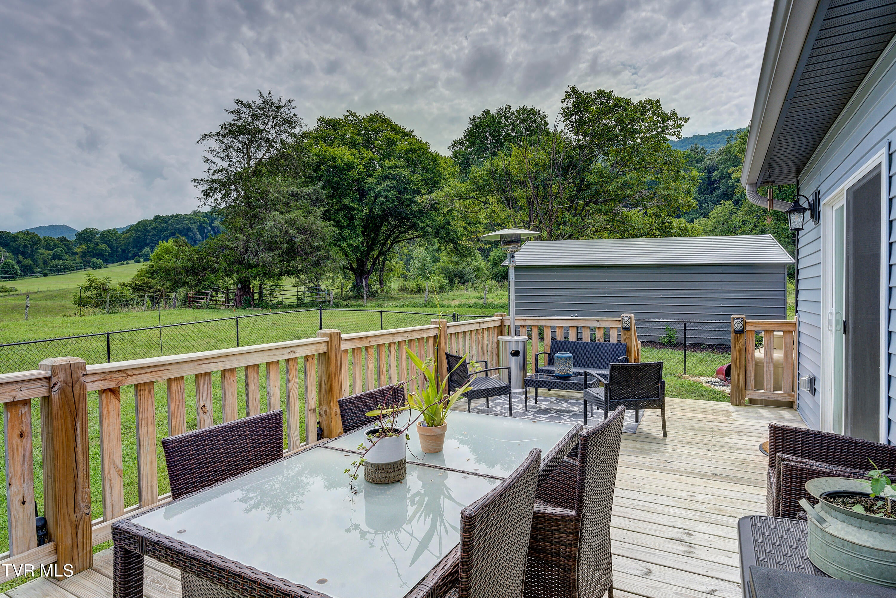 Elizabethton, Tennessee, 37643, United States, 3 Bedrooms Bedrooms, ,2 BathroomsBathrooms,Residential,For Sale,1925509