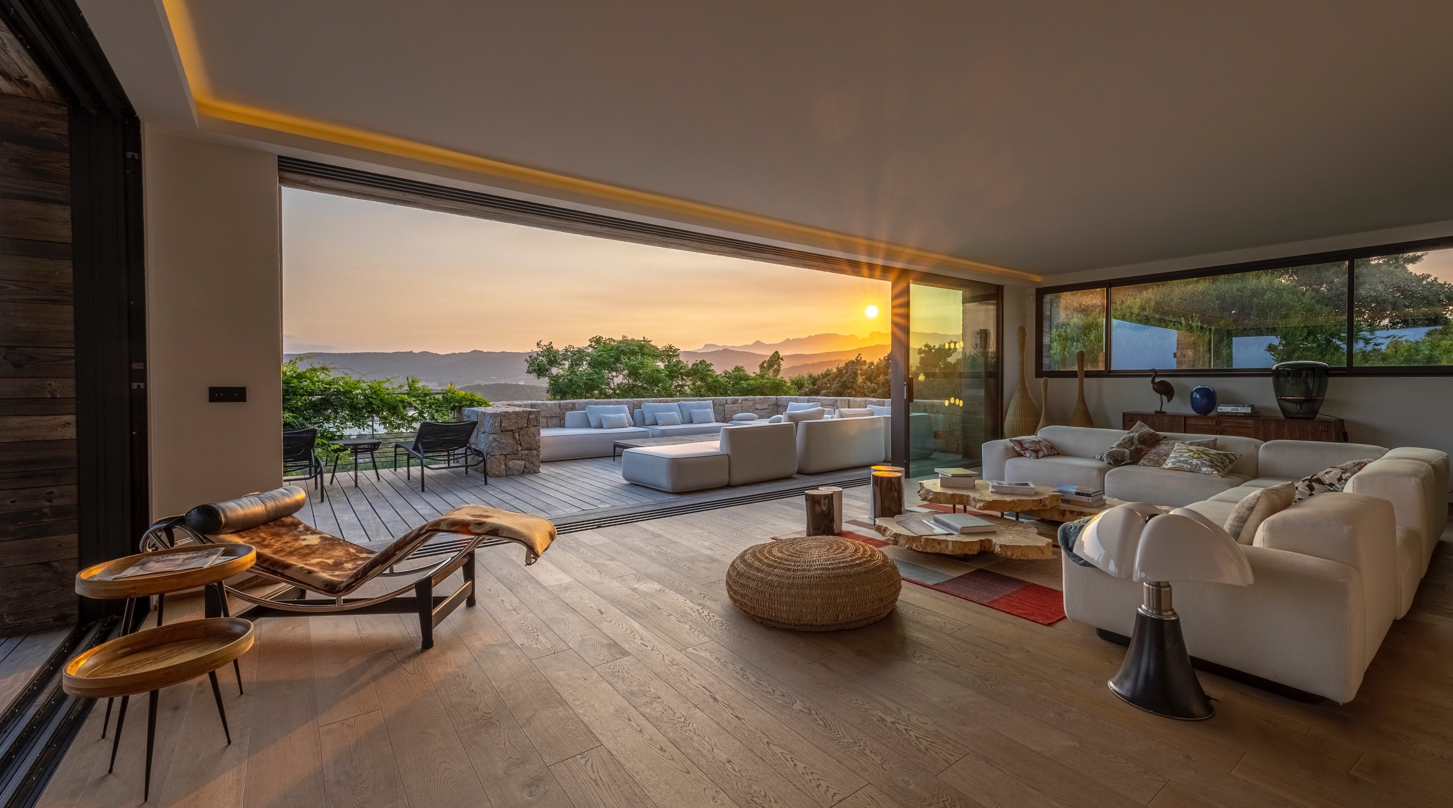  ARCHITECT-DESIGNED VILLA - PRIVATE WXATERFRONT ESTATE OF CALA D