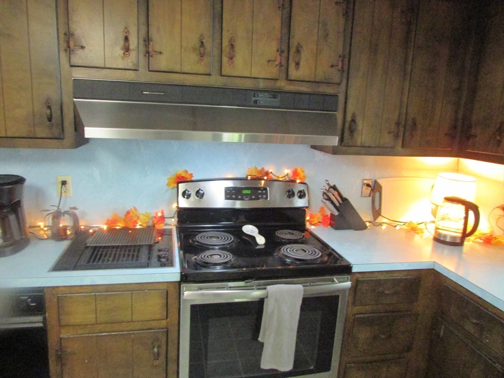 Attleboro, Massachusetts, 02703, United States, 4 Bedrooms Bedrooms, ,4 BathroomsBathrooms,Residential,For Sale,1974370