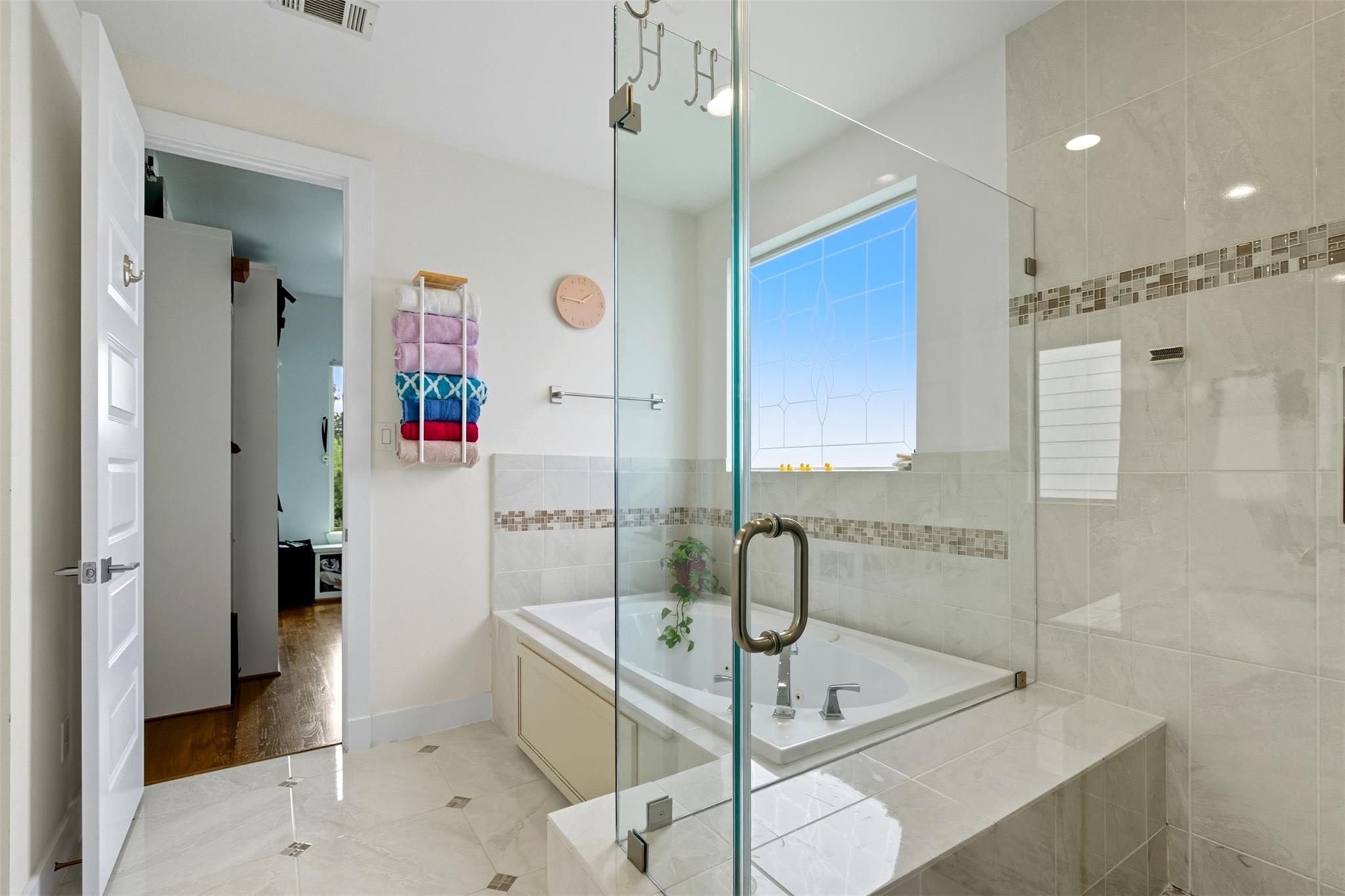 Houston, Texas, 77006, United States, 3 Bedrooms Bedrooms, ,4 BathroomsBathrooms,Residential,For Sale,1977830