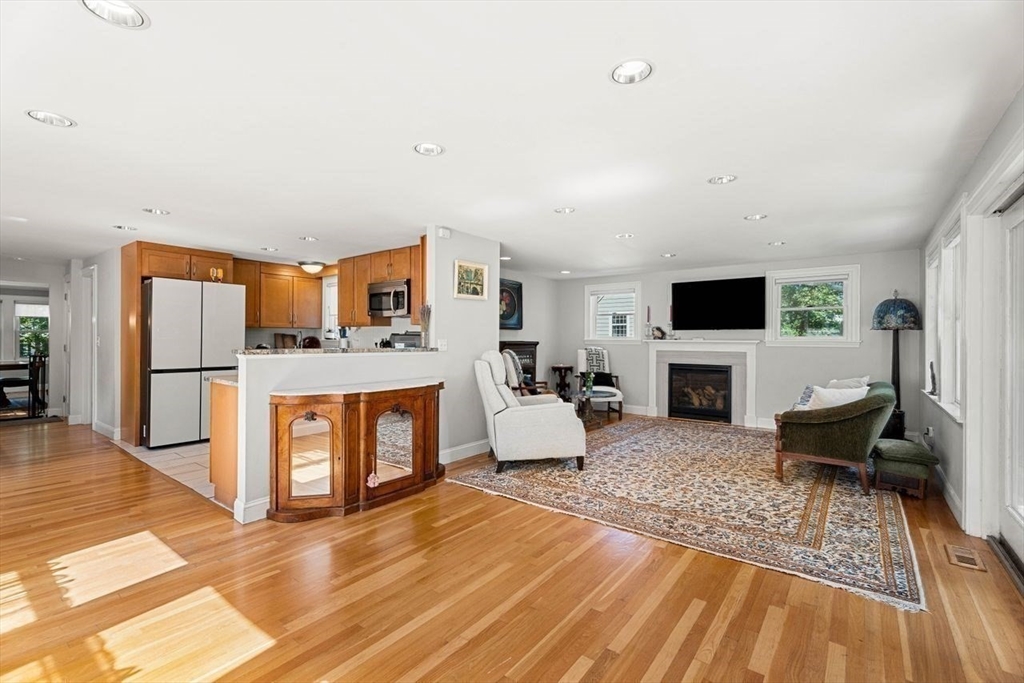 Marblehead, Massachusetts, 01945, United States, 4 Bedrooms Bedrooms, ,3 BathroomsBathrooms,Residential,For Sale,1903628