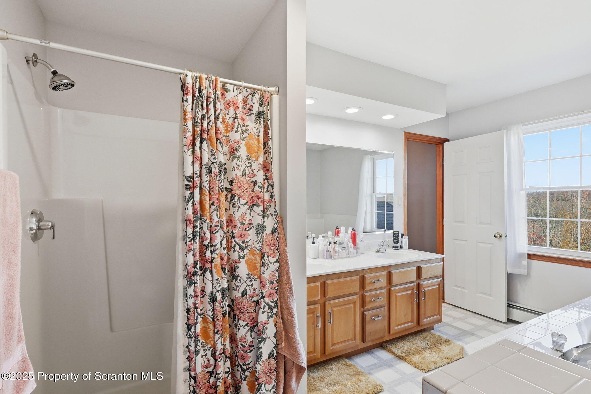 Clifford Twp, Pennsylvania, 18470, United States, 4 Bedrooms Bedrooms, ,3 BathroomsBathrooms,Residential,For Sale,1978908