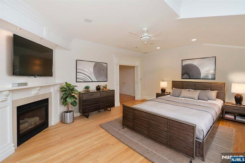 Fort Lee, New Jersey, 07024, United States, 5 Bedrooms Bedrooms, ,5 BathroomsBathrooms,Residential,For Sale,1942232
