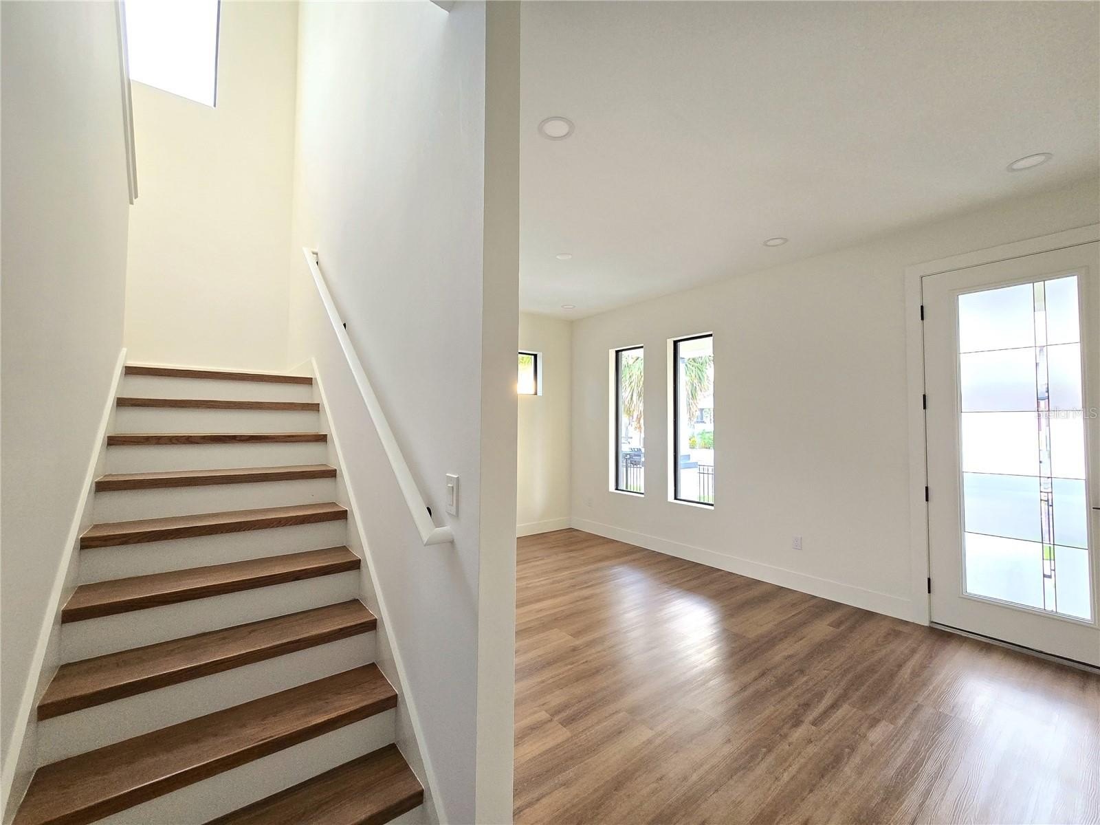 TAMPA, Florida, 33607, United States, 5 Bedrooms Bedrooms, ,3 BathroomsBathrooms,Residential,For Sale,1976051