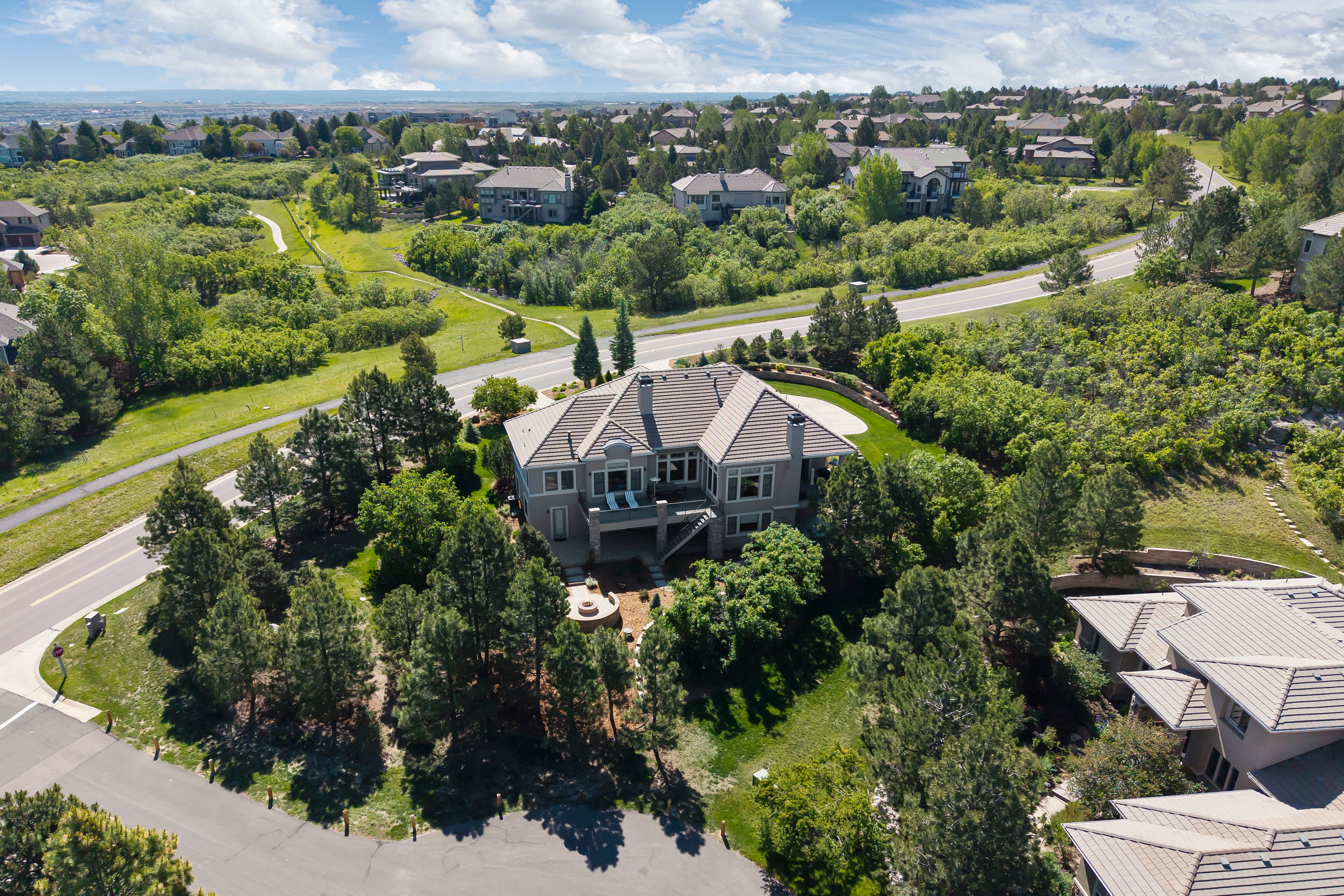  Edging the mountainside within the prestigious community of Castle Pines Village - 物件實景