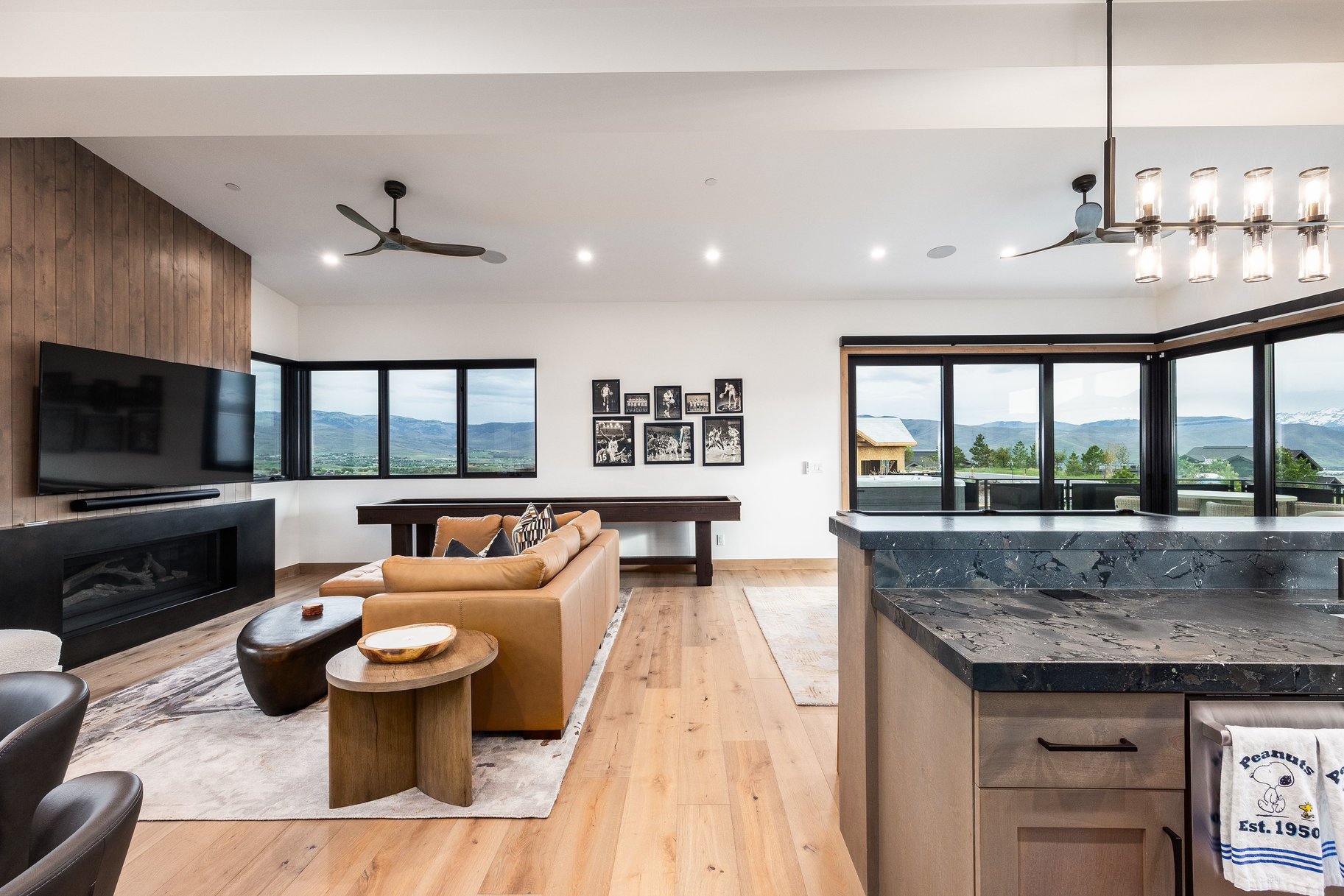  New Mountain Contemporary Home on Rare Double Lot with Timp Views - 物件實景