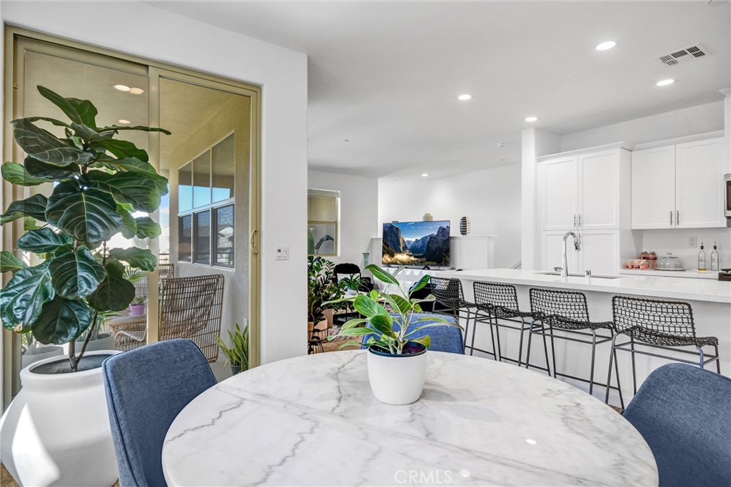 Ontario, California, 91761, United States, 2 Bedrooms Bedrooms, ,2 BathroomsBathrooms,Residential,For Sale,1983803