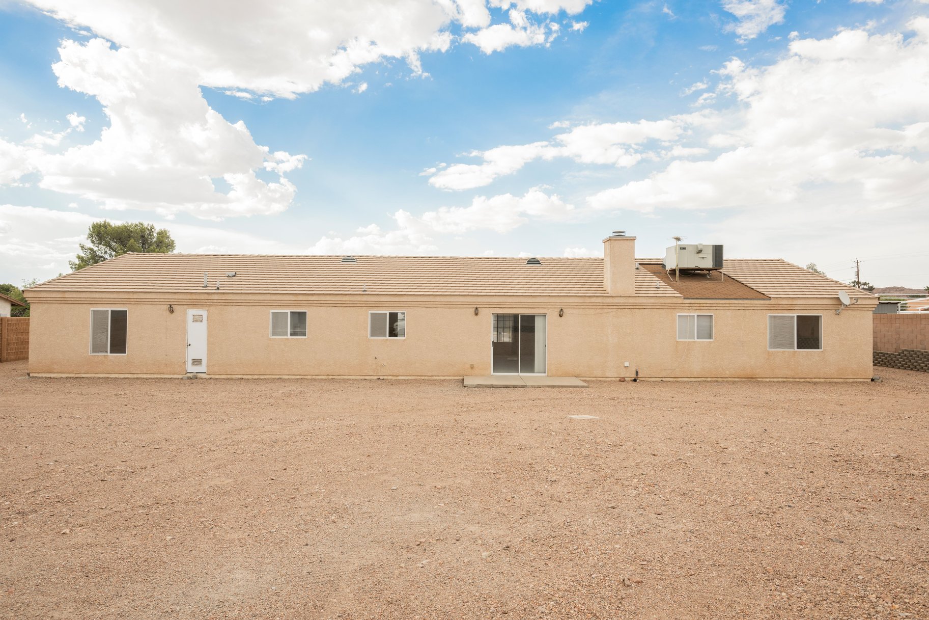  Rare Half Acre Opportunity in Henderson HOA, RV Hookups, Endless Potential - 物件實景