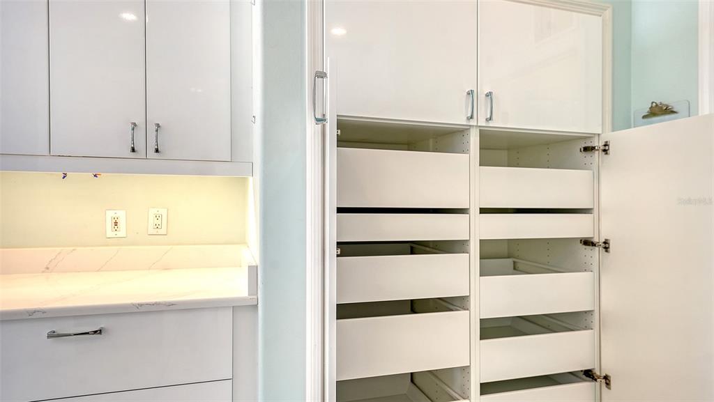 Sarasota, Florida, 34243, United States, 3 Bedrooms Bedrooms, ,2 BathroomsBathrooms,Residential,For Sale,1998856