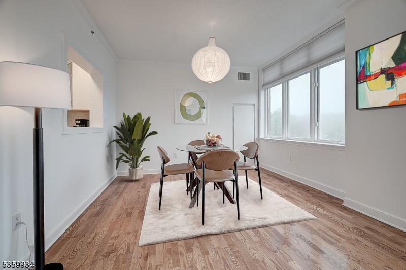 Maplewood Twp., New Jersey, 07040, United States, 2 Bedrooms Bedrooms, ,3 BathroomsBathrooms,Residential,For Sale,1913781