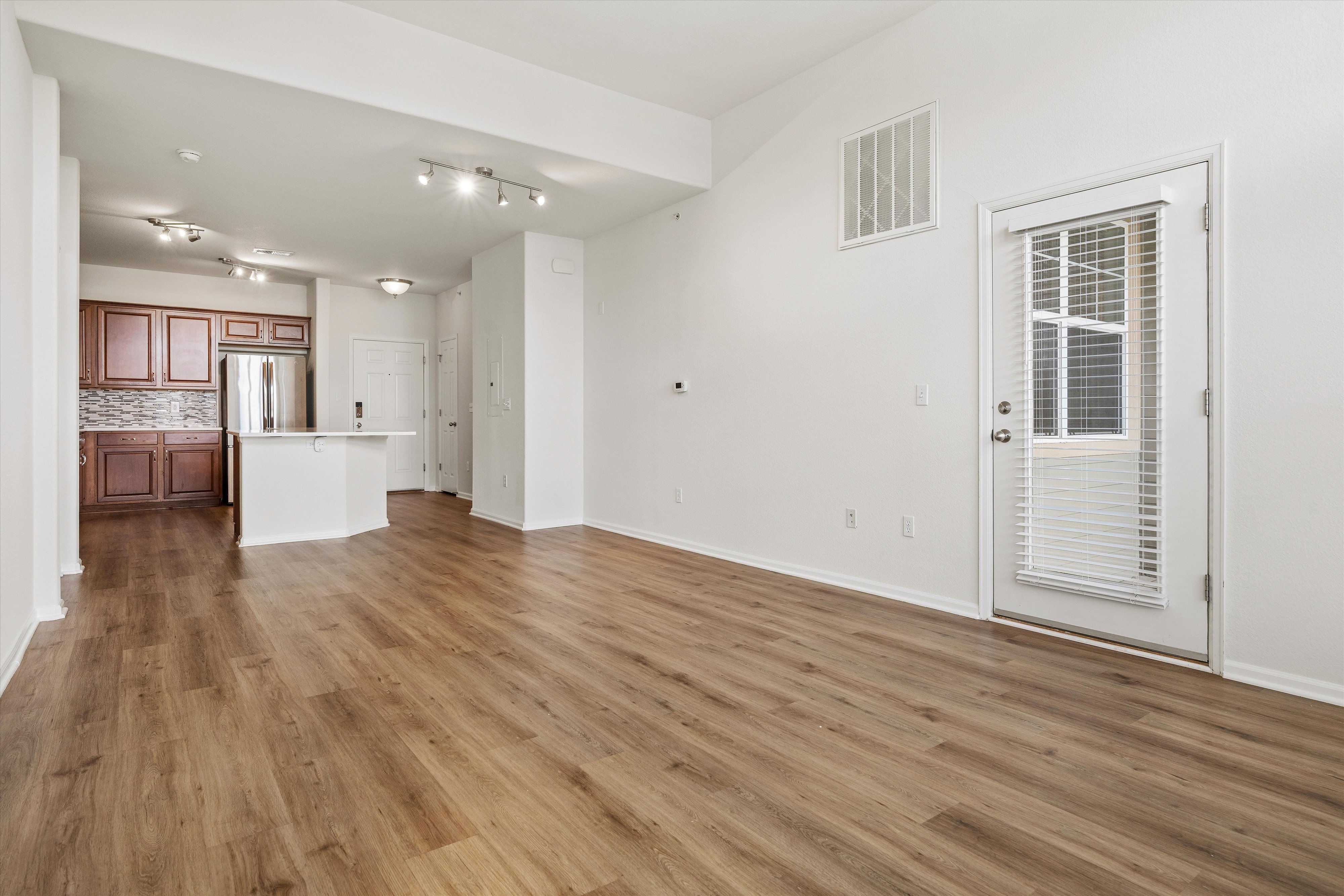  2-Bedroom, 2-Bath Condo In The Heart Of Lowry - 物件實景
