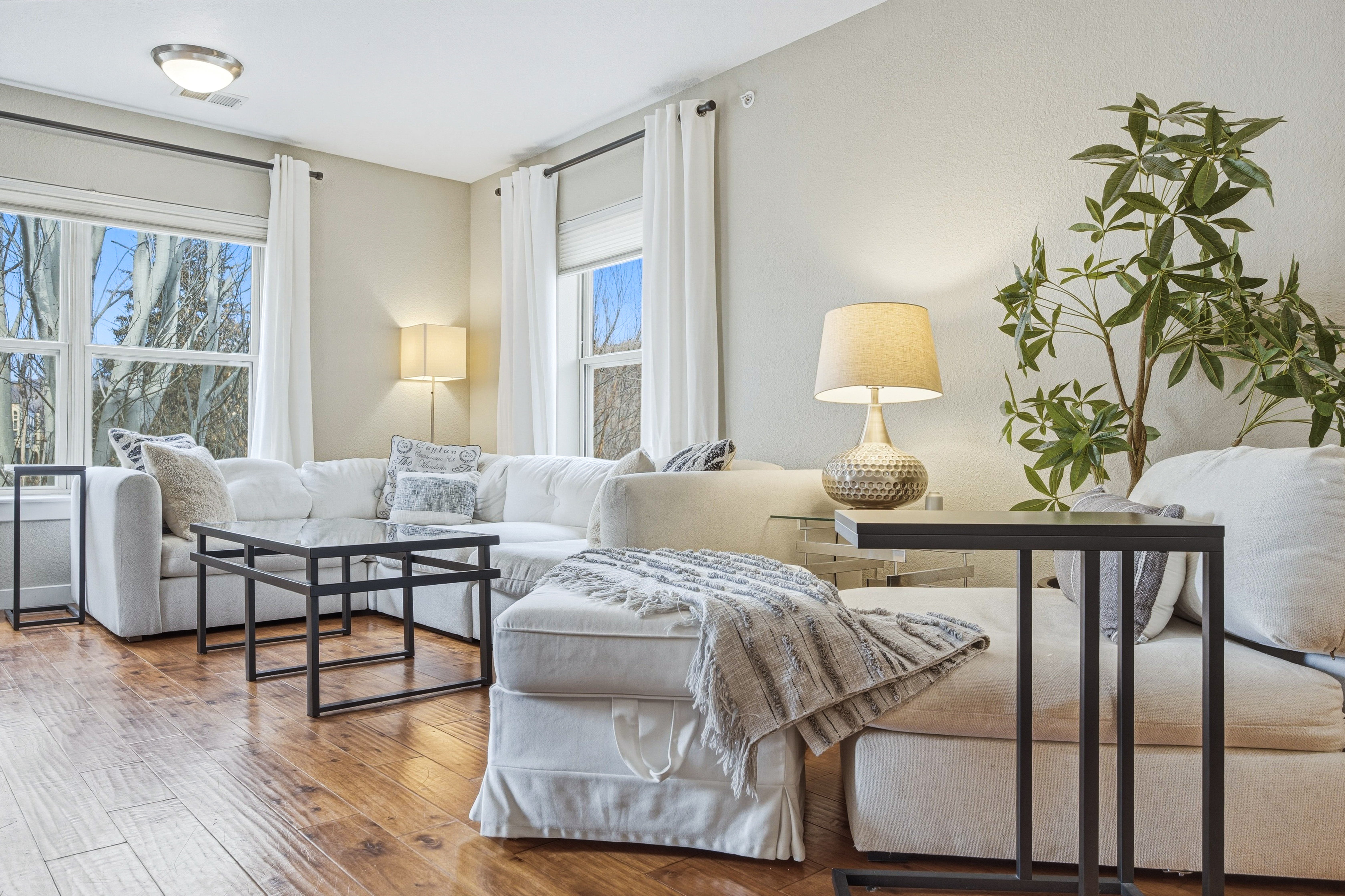  Updated, Bright, South-Facing Corner Residence in the Heart of Edwards - 物件實景