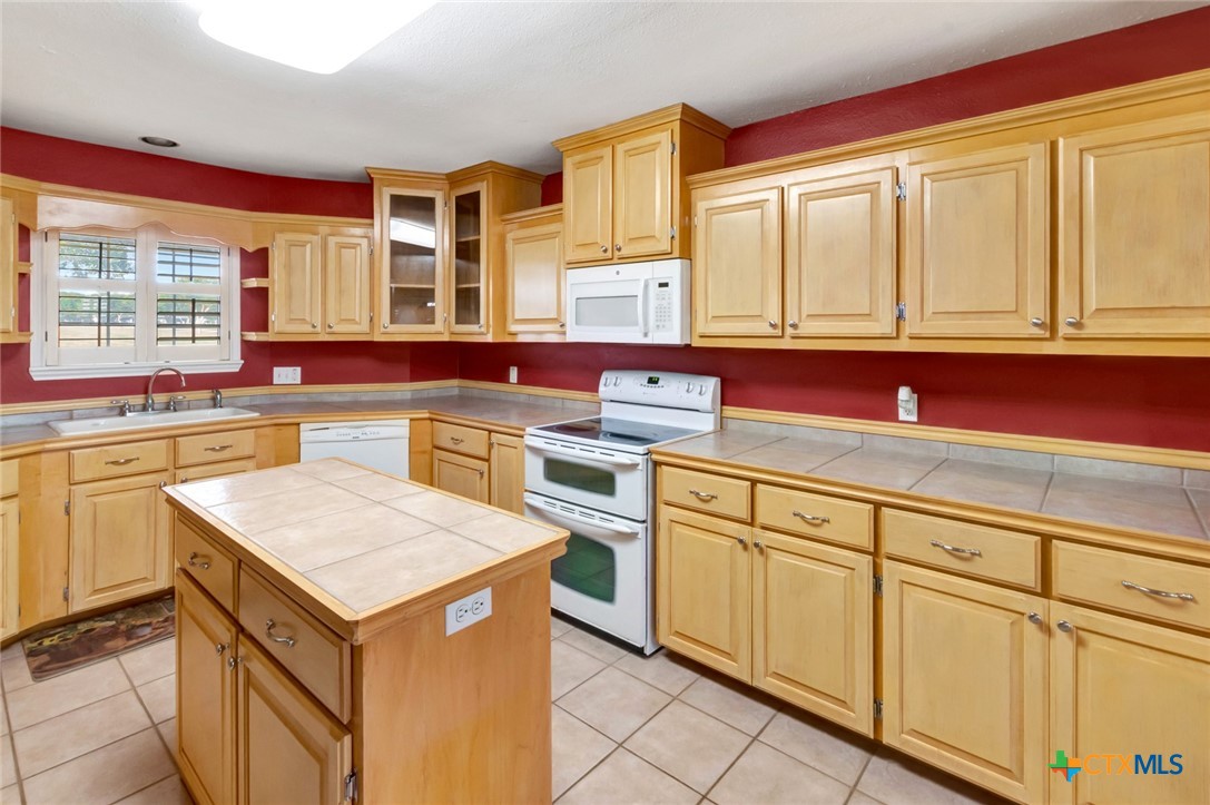 Victoria, Texas, 77904, United States, 3 Bedrooms Bedrooms, ,3 BathroomsBathrooms,Residential,For Sale,1989314