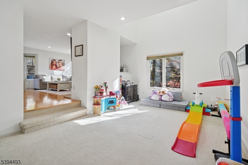 West Orange Twp., New Jersey, 07052, United States, 3 Bedrooms Bedrooms, ,3 BathroomsBathrooms,Residential,For Sale,1987656