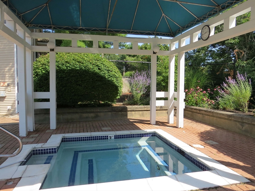 Braintree, Massachusetts, 02184, United States, 3 Bedrooms Bedrooms, ,2 BathroomsBathrooms,Residential,For Sale,1940077