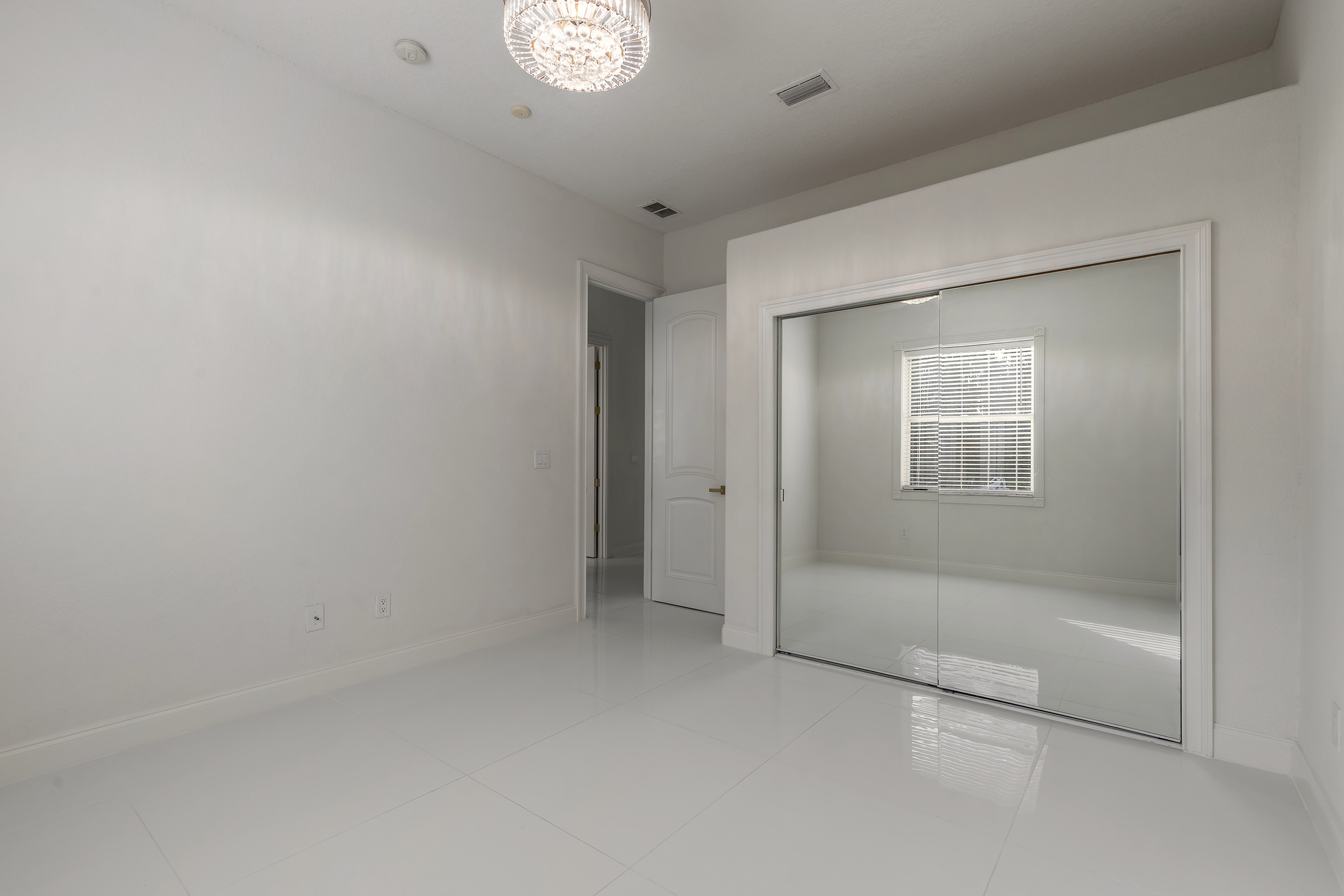 Daytona Beach, Florida, 32124, United States, 5 Bedrooms Bedrooms, ,4 BathroomsBathrooms,Residential,For Sale,2006264