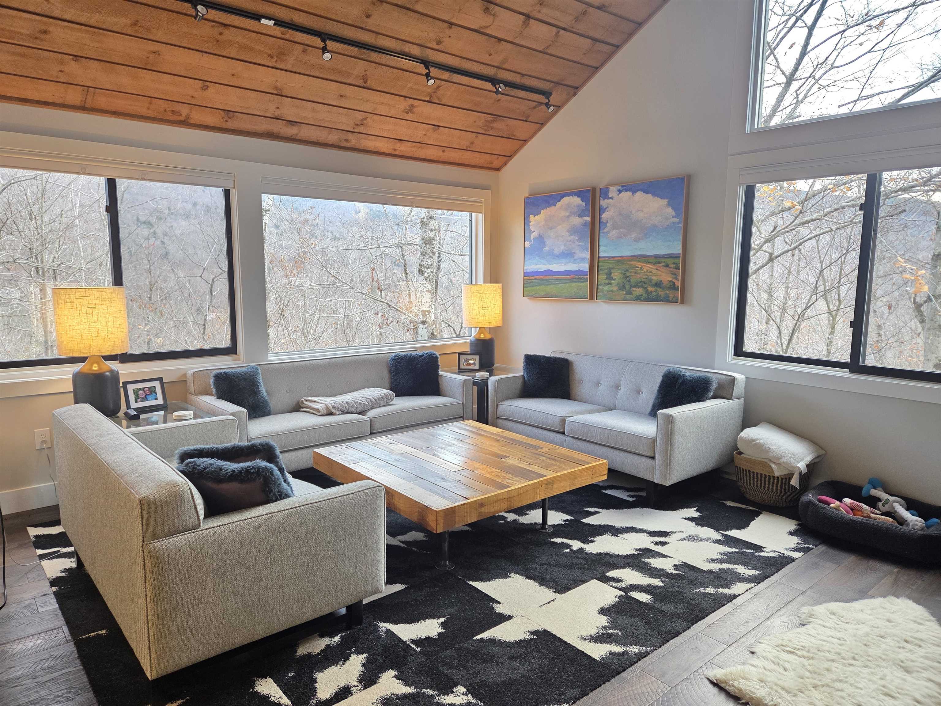 Lincoln, New Hampshire, 03251, United States, 3 Bedrooms Bedrooms, ,2 BathroomsBathrooms,Residential,For Sale,1987969