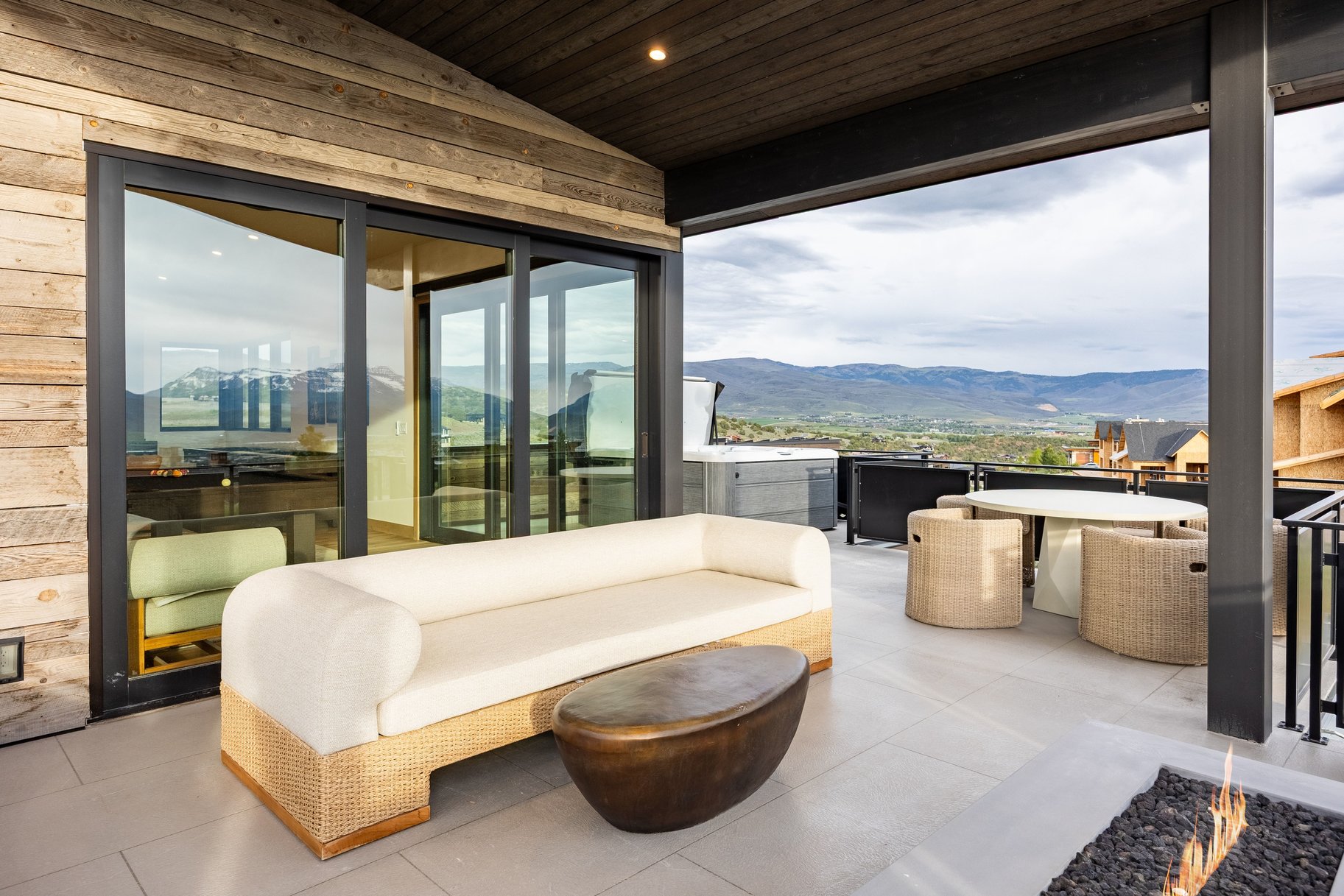  New Mountain Contemporary Home on Rare Double Lot with Timp Views - 物件實景