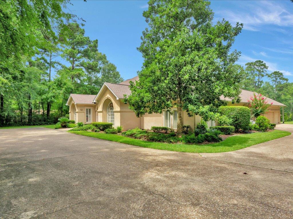 Lufkin, Texas, 75901, United States, 4 Bedrooms Bedrooms, ,5 BathroomsBathrooms,Residential,For Sale,1979665