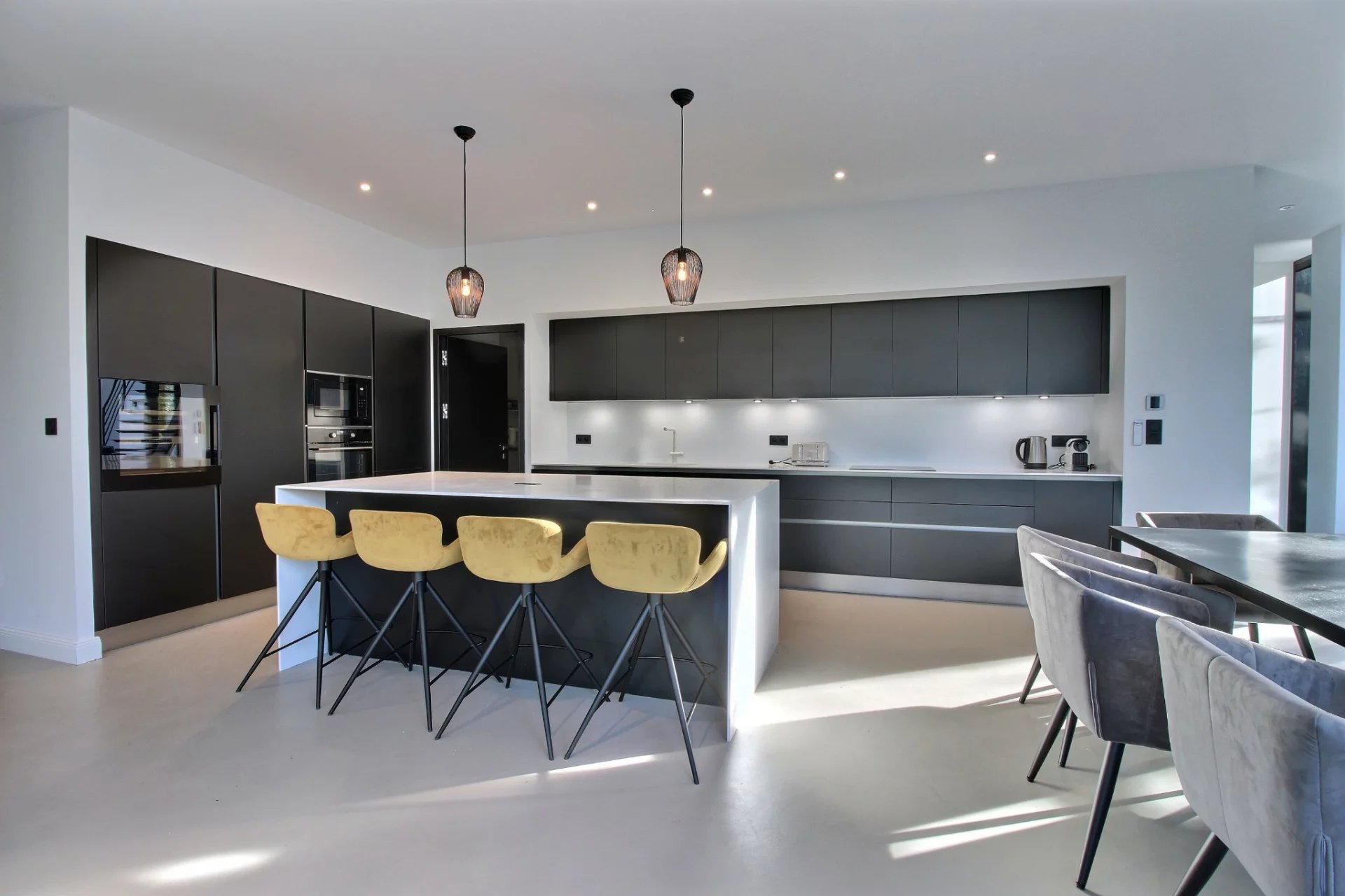 Arcachon, New Aquitaine, 33120, FR, 4 Bedrooms Bedrooms, ,Residential,For Sale,1995658