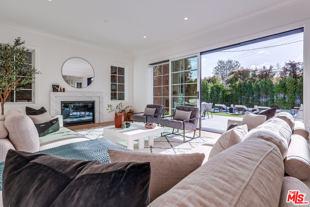 Los Angeles, California, 90049, United States, 7 Bedrooms Bedrooms, ,4 BathroomsBathrooms,Residential,For Sale,1912461