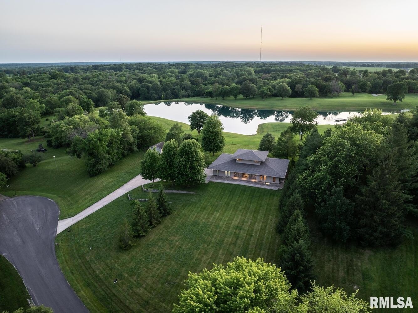 Macomb, Illinois, 61455, United States, 5 Bedrooms Bedrooms, ,5 BathroomsBathrooms,Residential,For Sale,1915760