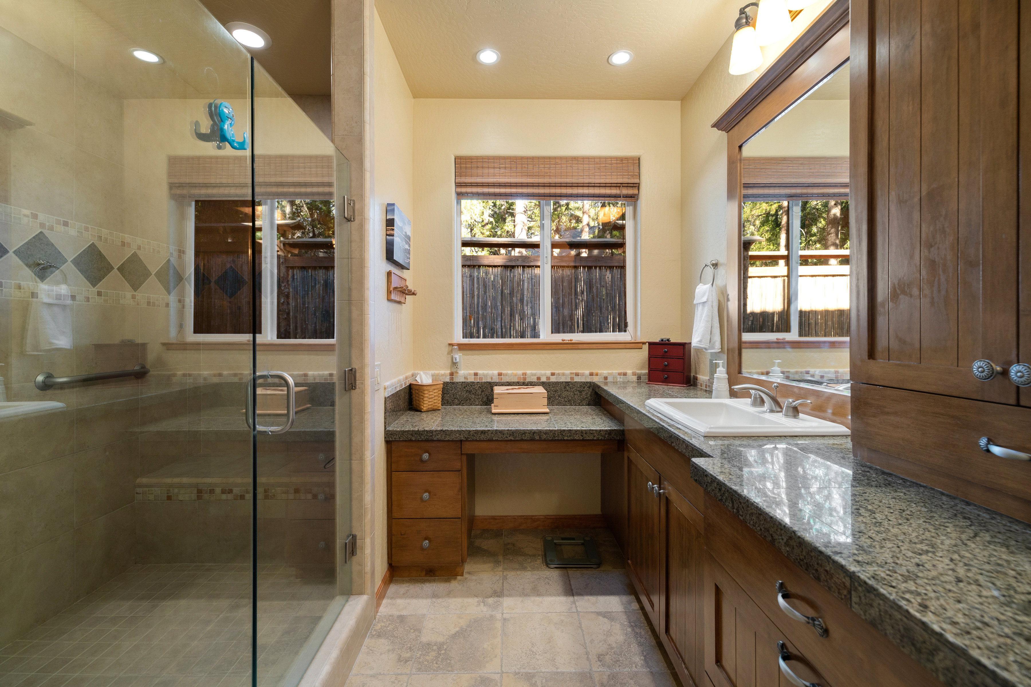  Luxury Mountain Retreat with Guest House on 1 Acre in the Heart of Graeagle - 物件實景