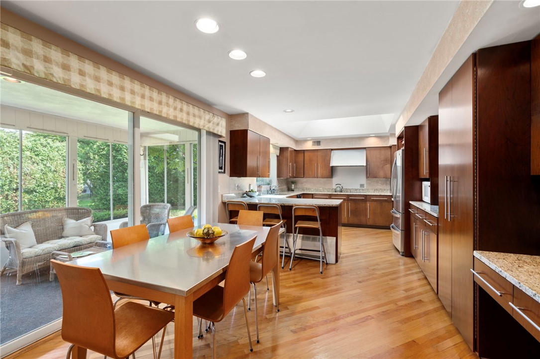 Cranston, Rhode Island, 02920, United States, 4 Bedrooms Bedrooms, ,5 BathroomsBathrooms,Residential,For Sale,1916755