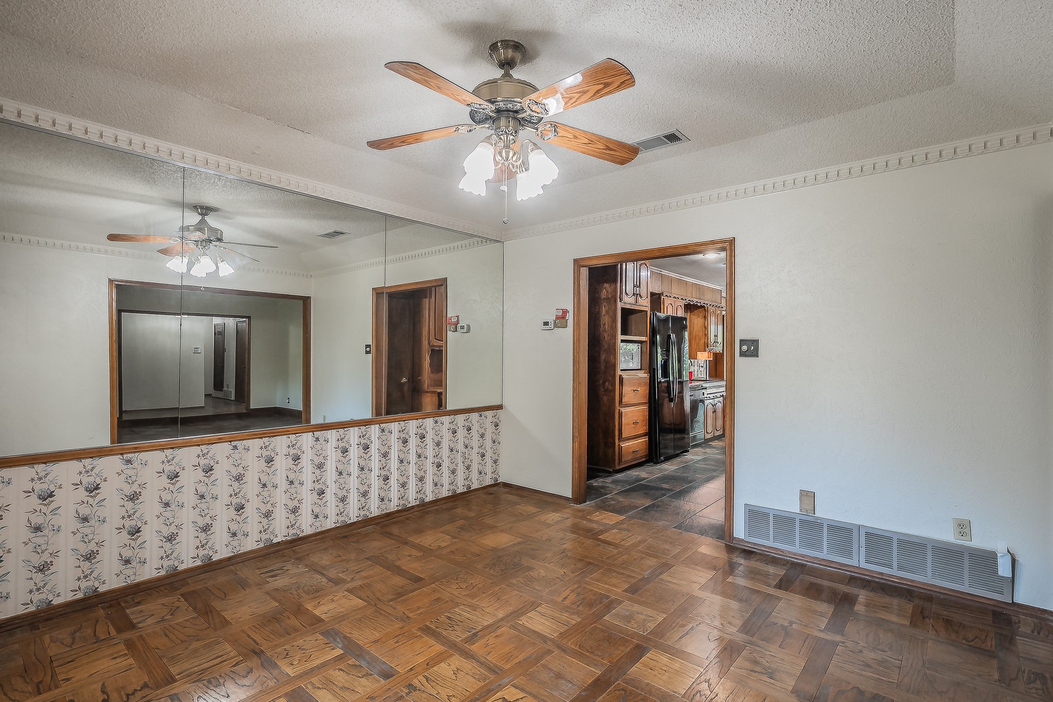 Arlington, Texas, 76012, United States, 3 Bedrooms Bedrooms, ,3 BathroomsBathrooms,Residential,For Sale,1976983