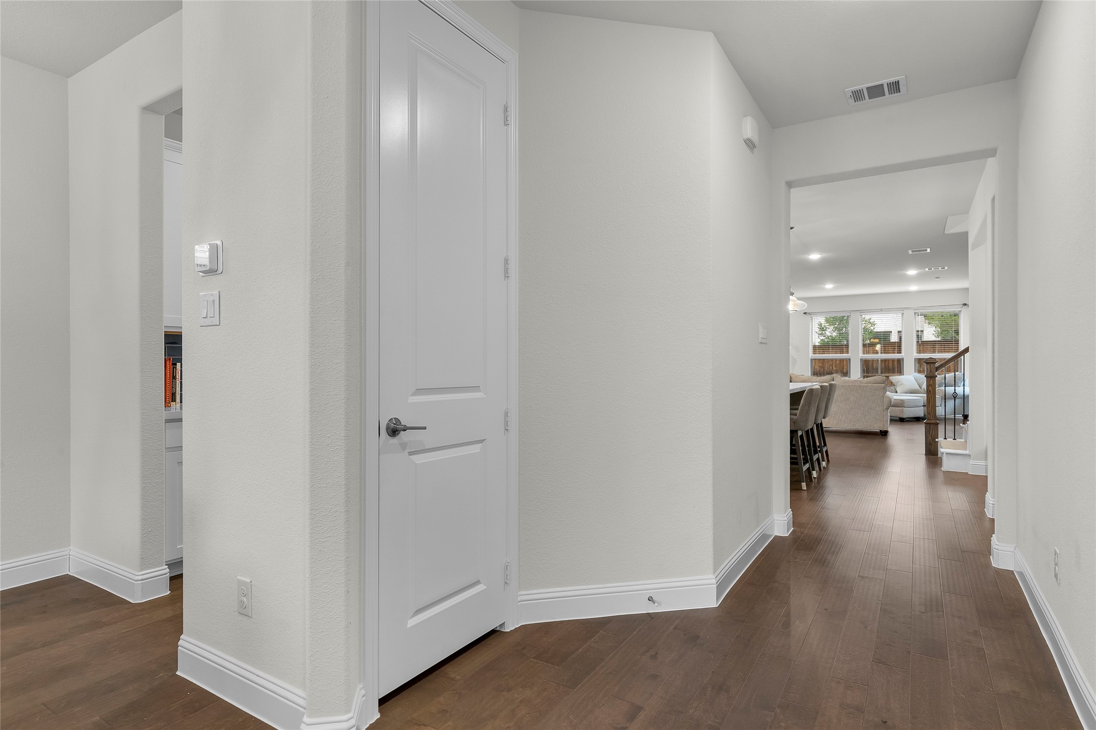 Carrollton, Texas, 75010, United States, 4 Bedrooms Bedrooms, ,3 BathroomsBathrooms,Residential,For Sale,1941049